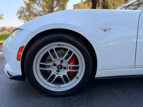 Used 2017 MAZDA MX-5 Miata Club w/ Brembo/BBS Package RWD image 9