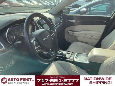 Used 2018 Chrysler 300 Limited RWD image 5