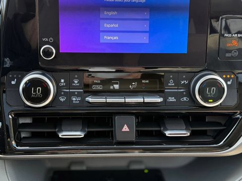 Used 2023 Toyota Highlander LE AWD/4WD image 13