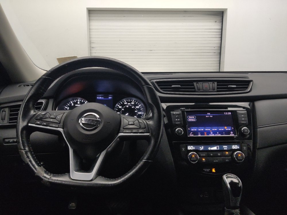 Used 2020 Nissan Rogue SV FWD image 22