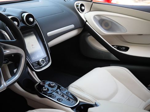 Used 2023 McLaren GT RWD image 17