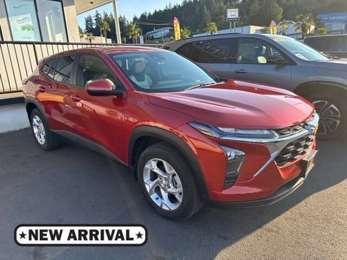 Used 2024 Chevrolet Trax LS w/ LS Convenience Package FWD image 1
