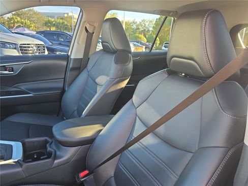 Used 2023 Toyota RAV4 XLE Premium image 15