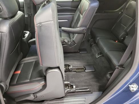 Certified 2024 Chevrolet Traverse RS w/ LPO, Floor Liner Package image 24