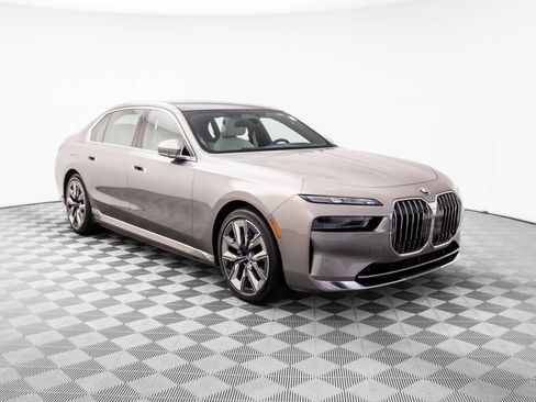 Certified 2023 BMW i7 xDrive60 w/ Executive Package 2 image 8