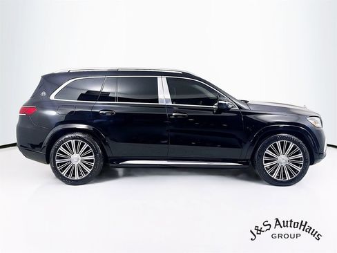 Used 2023 Mercedes-Benz Maybach GLS 600 4MATIC image 8