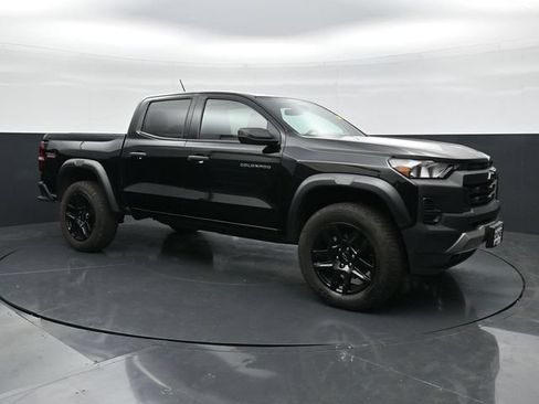 Used 2024 Chevrolet Colorado Trail Boss w/ Advanced Trailering Package AWD/4WD image 3
