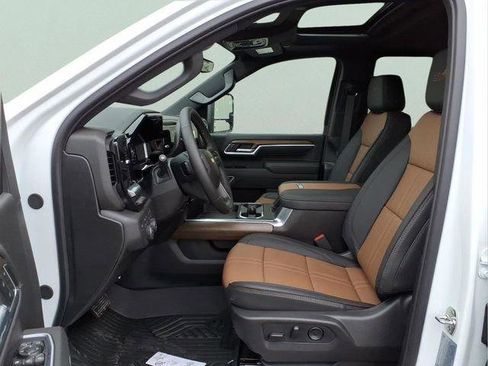 New 2026 Chevrolet Silverado 2500 High Country w/ High Country Premium Package AWD/4WD image 15
