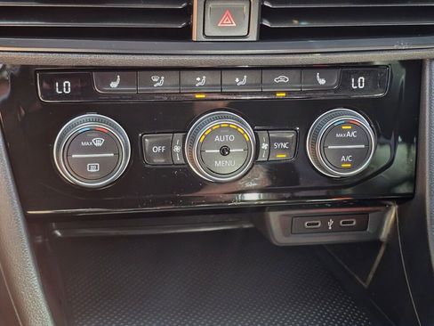 Used 2021 Volkswagen Jetta SE image 36