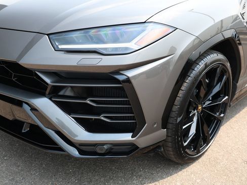 Used 2021 Lamborghini Urus AWD/4WD image 17