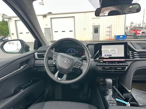 Used 2026 Toyota Camry LE FWD image 17