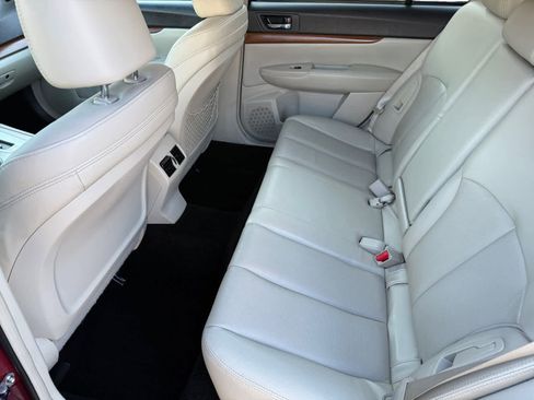 Used 2014 Subaru Outback 2.5i Limited image 11