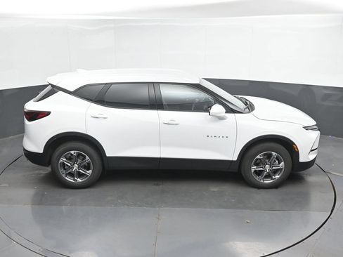 Used 2025 Chevrolet Blazer LT AWD/4WD image 31