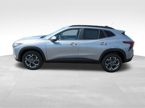 New 2026 Chevrolet Trax LT image 2