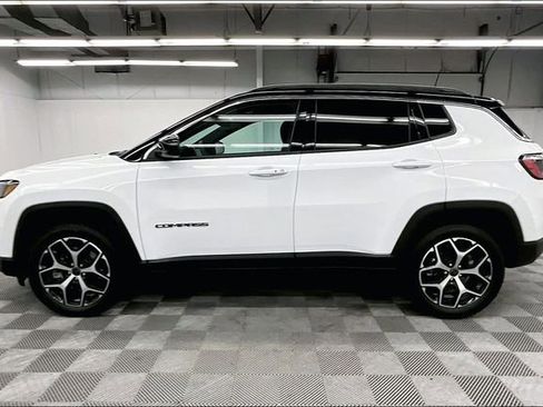 Used 2025 Jeep Compass Limited image 14