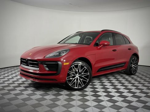 Used 2024 Porsche Macan image 1