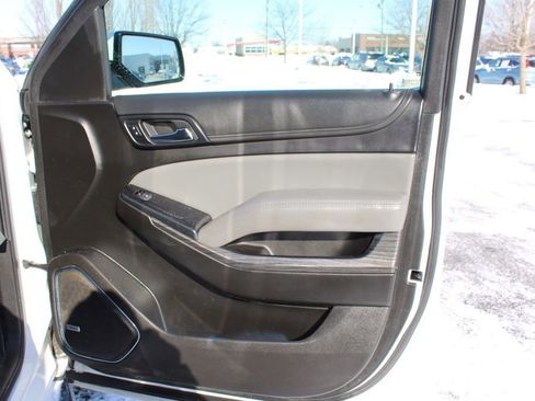 Used 2019 Chevrolet Suburban LT image 21