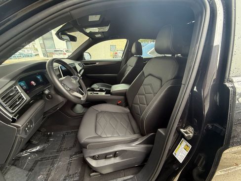 Used 2025 Volkswagen Atlas Cross Sport SE image 23