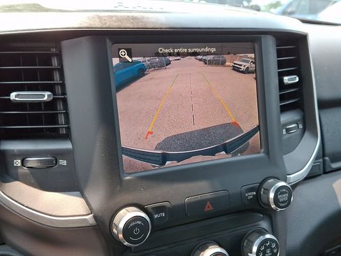 Used 2019 RAM 1500 Big Horn AWD/4WD image 18