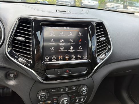 Used 2019 Jeep Cherokee Limited w/ Luxury Group AWD/4WD image 23