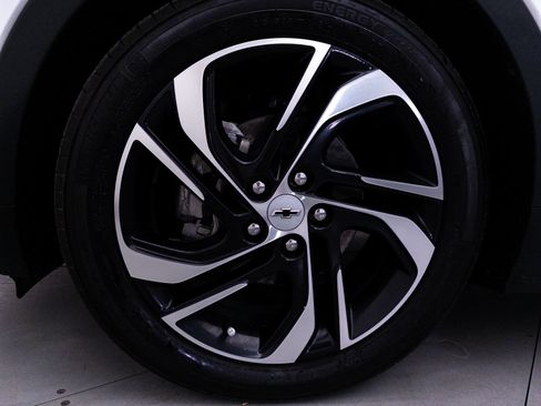 Used 2023 Chevrolet Bolt LT w/ Infotainment Package FWD image 16