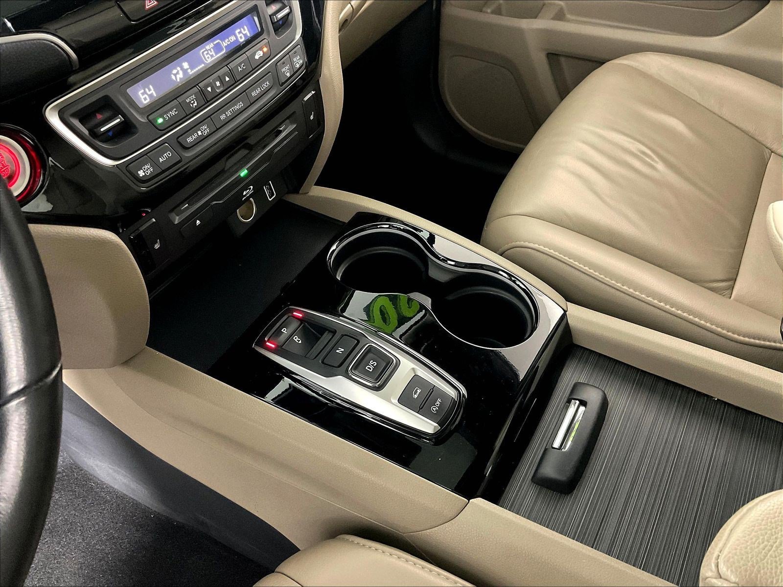 Used 2020 Honda Pilot Touring image 18
