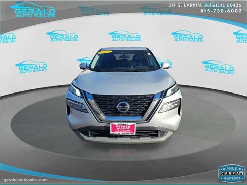 Used 2021 Nissan Rogue SV image 2