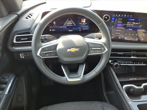 Used 2025 Chevrolet Traverse LT w/ Sun and Wheel Package FWD image 29