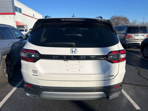 Used 2024 Honda Pilot Touring image 7