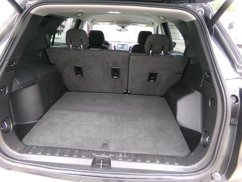 Used 2018 Chevrolet Equinox LT image 18