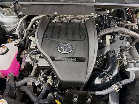 Used 2023 Toyota Highlander XLE image 31