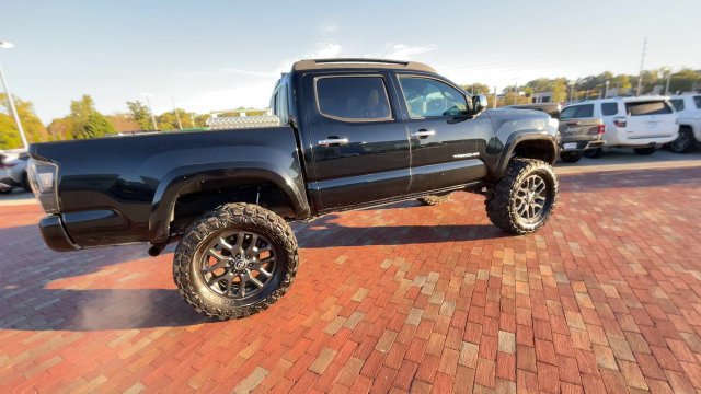 Used 2023 Toyota Tacoma TRD Sport w/ Advanced Technology Package AWD/4WD image 9