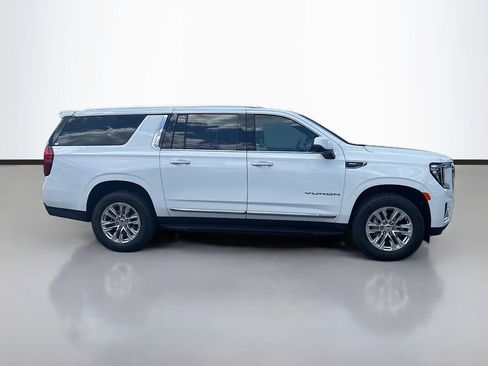 Used 2024 GMC Yukon XL SLT w/ SLT Luxury Package image 2