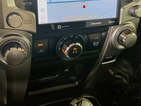 Used 2020 Toyota 4Runner SR5 AWD/4WD image 16