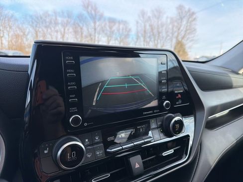Used 2021 Toyota Highlander XLE image 32