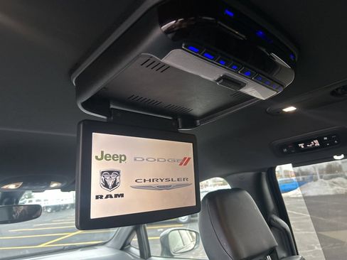 Used 2020 Chrysler Pacifica Touring-L image 13