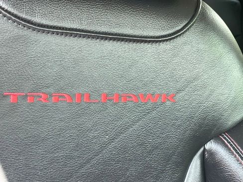 Used 2017 Jeep Renegade Trailhawk w/ Premium Trailhawk Package AWD/4WD image 15