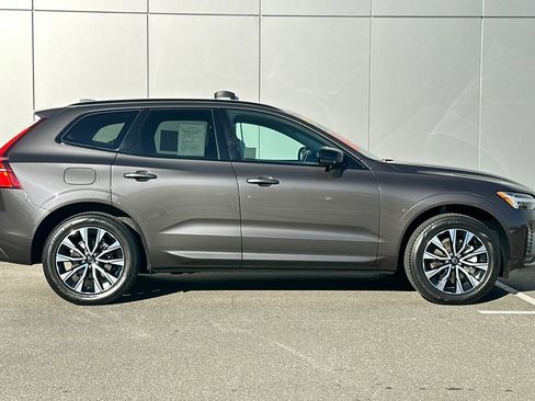 Used 2025 Volvo XC60 B5 Core w/ Protection Package Premier image 6