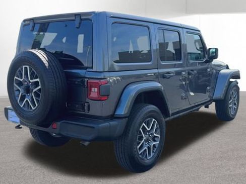 Used 2025 Jeep Wrangler Unlimited Sahara AWD/4WD image 9