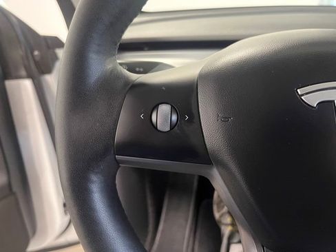 Used 2021 Tesla Model Y Long Range image 25