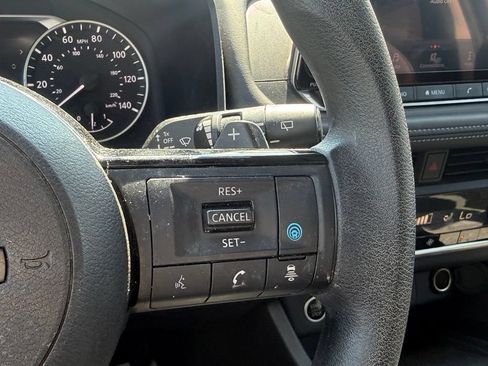 Used 2023 Nissan Rogue SV AWD/4WD image 19