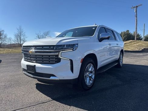 Used 2023 Chevrolet Suburban Premier image 7