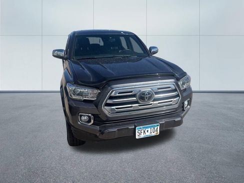 Used 2019 Toyota Tacoma Limited image 2