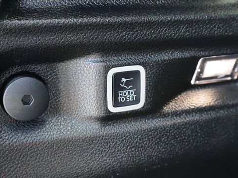 Used 2022 Jeep Grand Cherokee L Limited AWD/4WD image 7