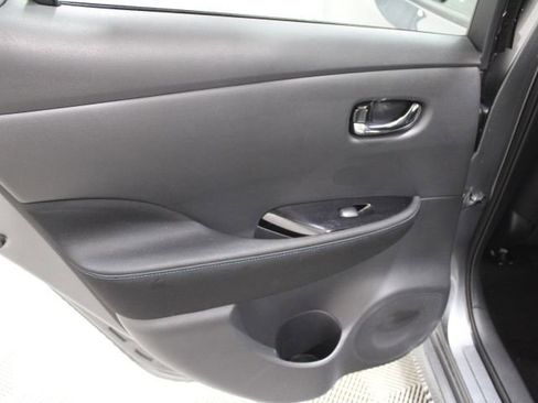 Used 2020 Nissan Leaf SV w/ SV Technology Package image 16