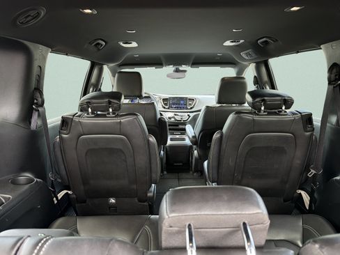 Used 2025 Chrysler Pacifica Select FWD image 15