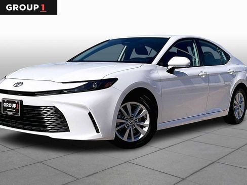 Used 2025 Toyota Camry LE image 1