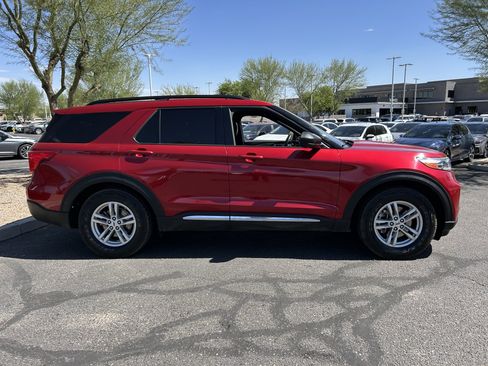 Used 2020 Ford Explorer XLT w/ Equipment Group 202A RWD image 5