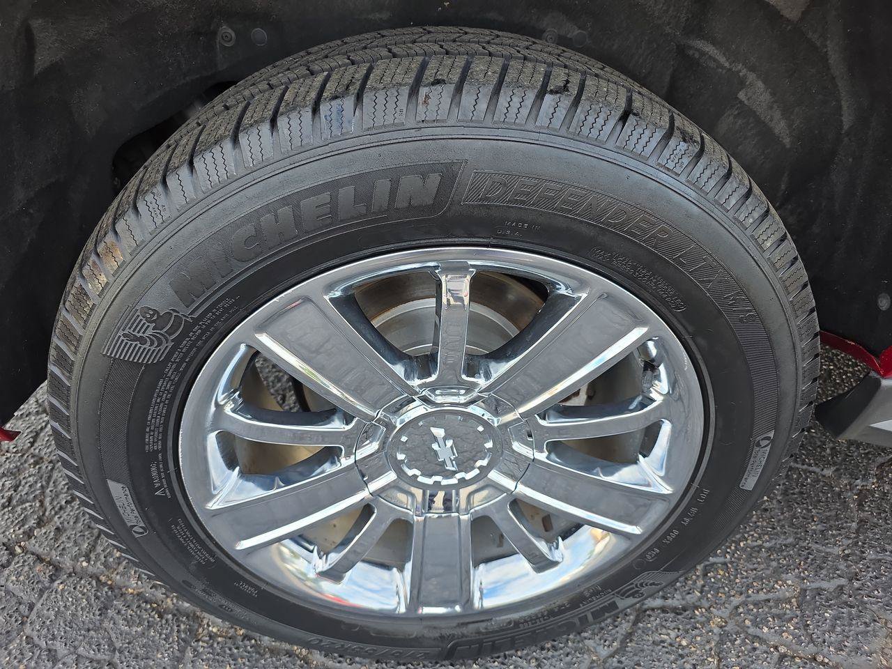 Used 2015 Chevrolet Suburban LT w/ Luxury Package AWD/4WD image 17