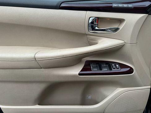 Used 2013 Lexus LX 570 4WD image 9